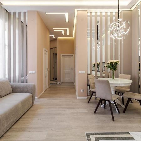 Royal Stylish Apartment In The Old City Лвив Екстериор снимка