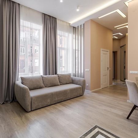 Royal Stylish Apartment In The Old City Лвив Екстериор снимка