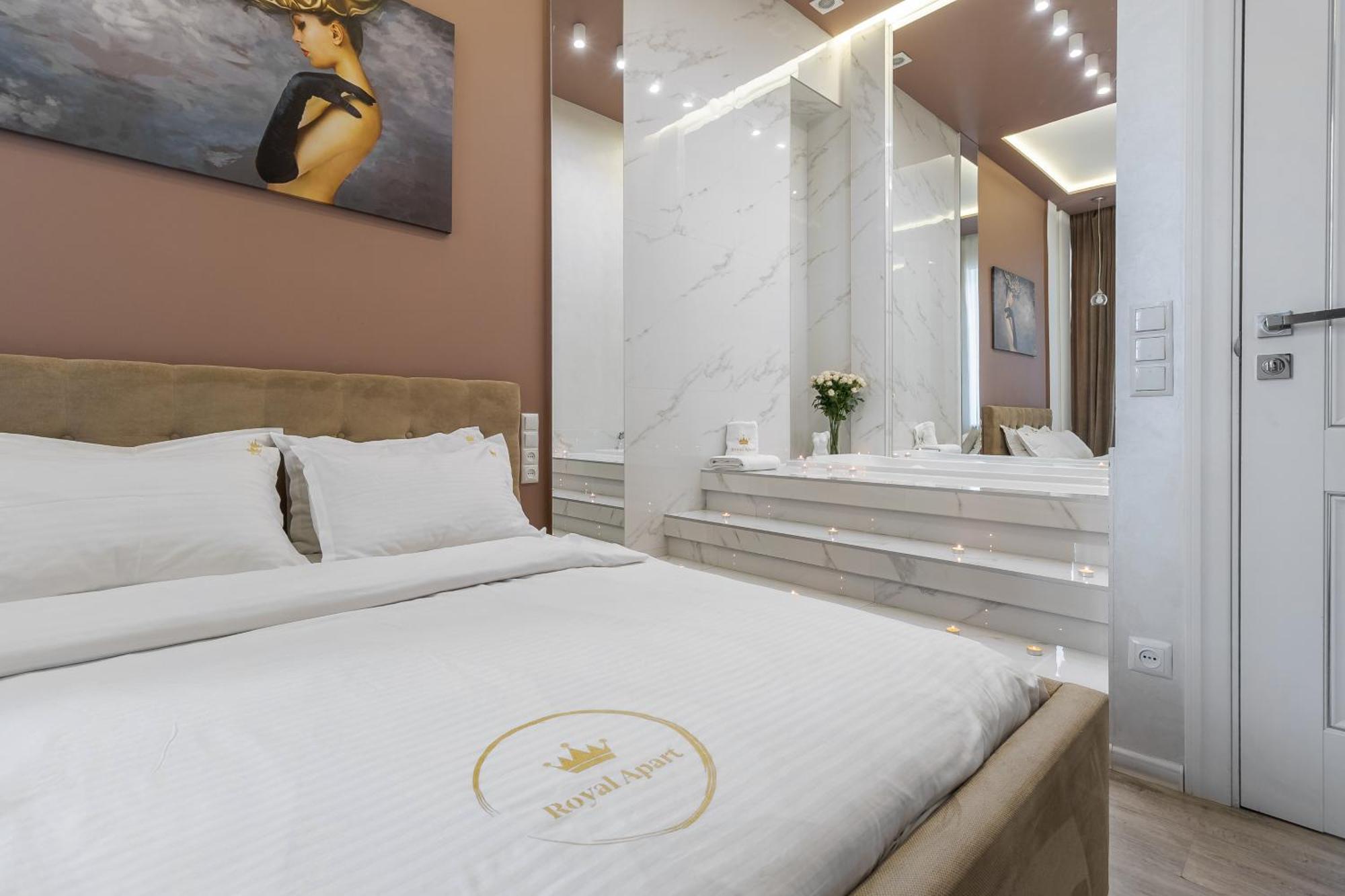 Royal Stylish Apartment In The Old City Лвив Екстериор снимка