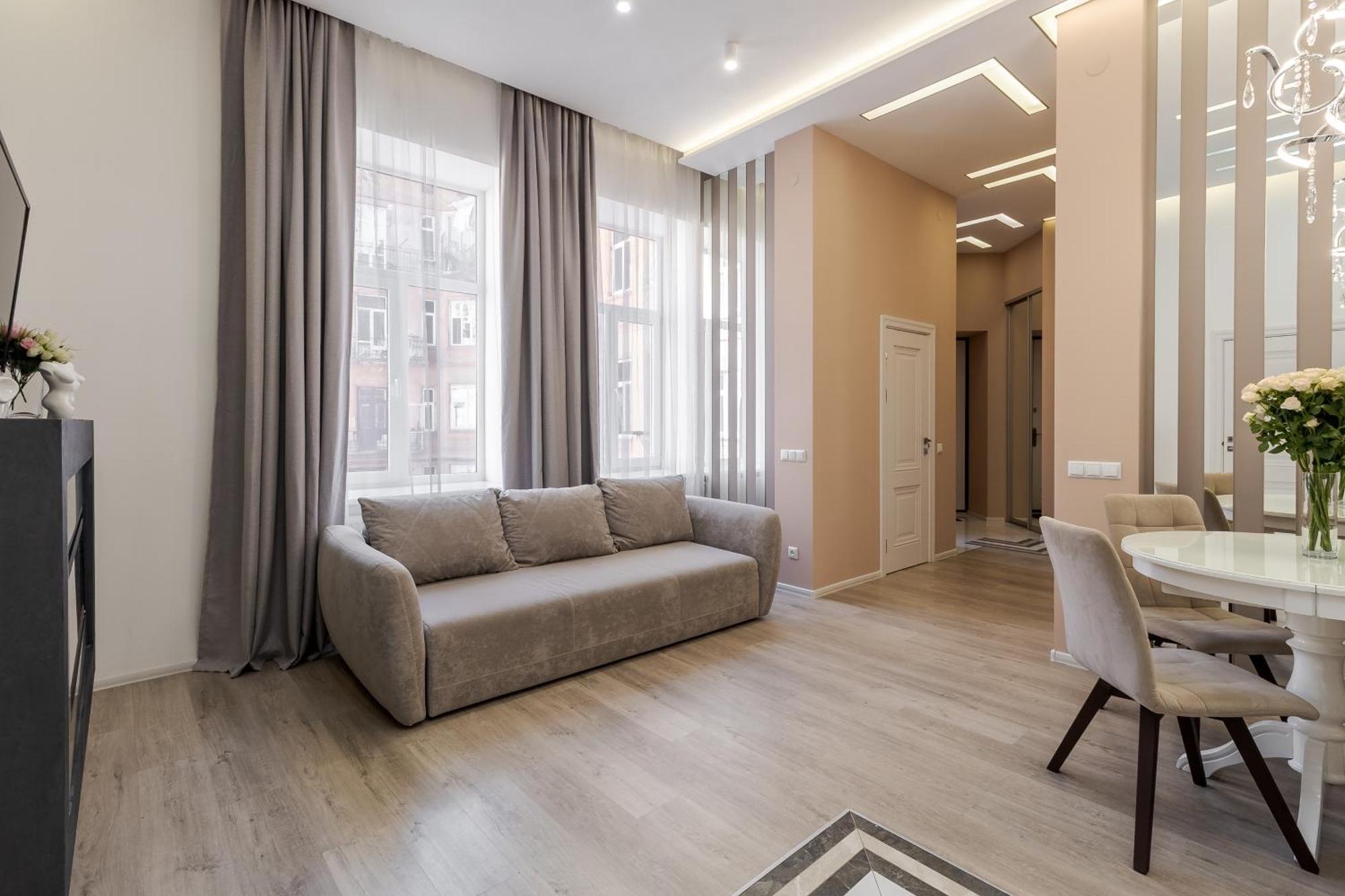 Royal Stylish Apartment In The Old City Лвив Екстериор снимка