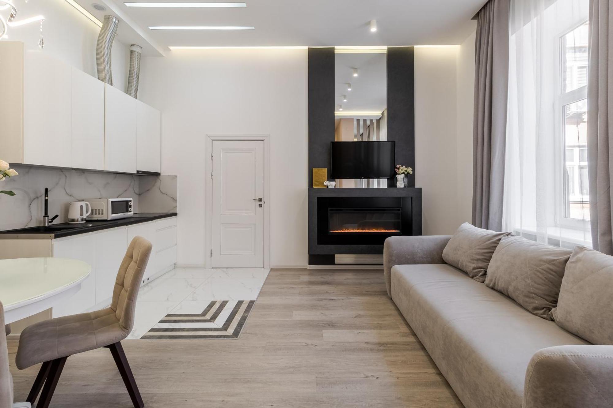Royal Stylish Apartment In The Old City Лвив Екстериор снимка