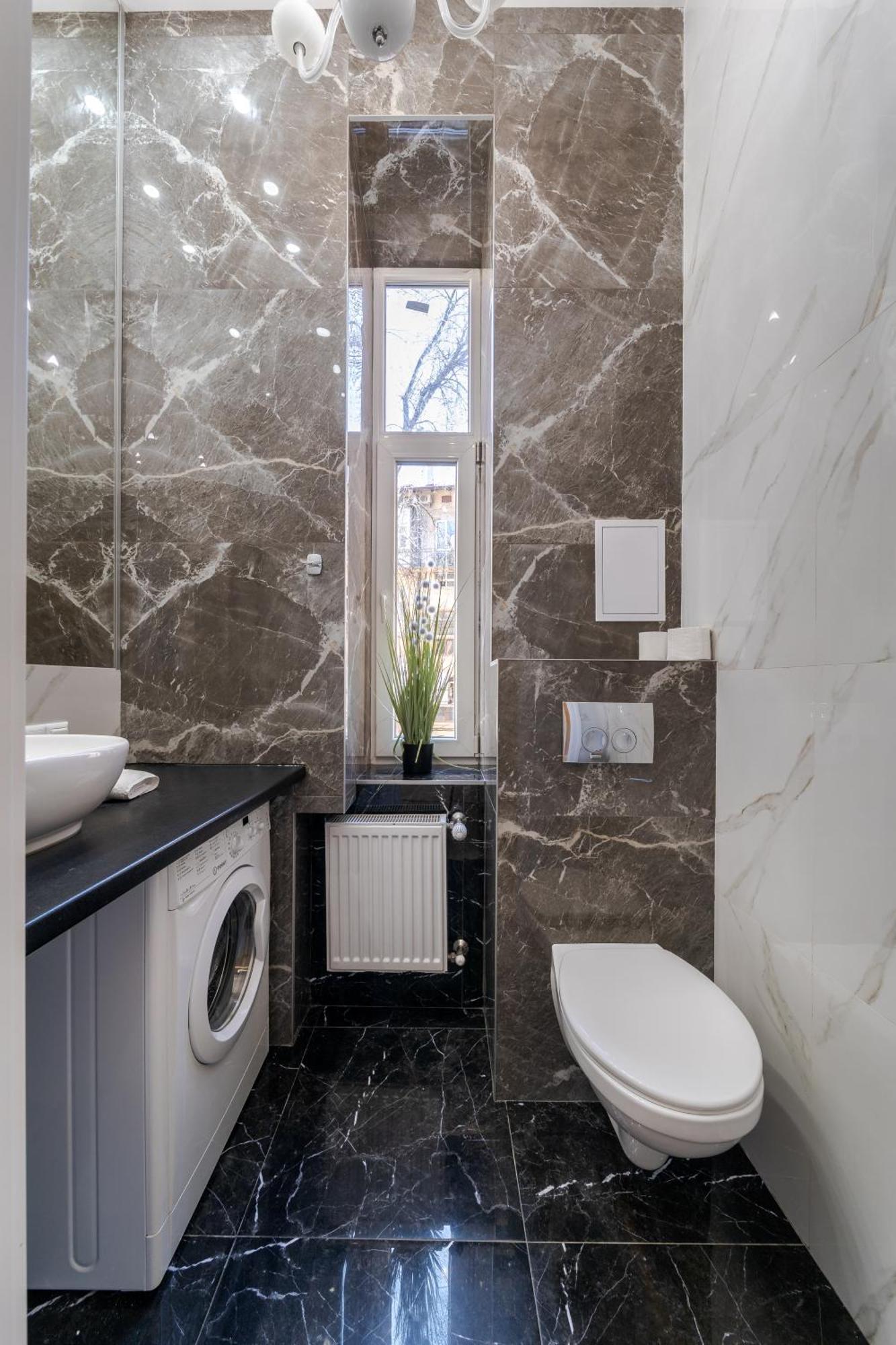 Royal Stylish Apartment In The Old City Лвив Екстериор снимка