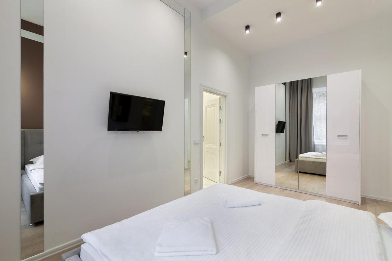 Royal Stylish Apartment In The Old City Лвив Екстериор снимка