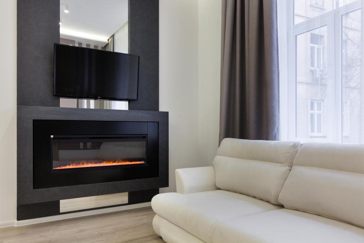 Royal Stylish Apartment In The Old City Лвив Екстериор снимка