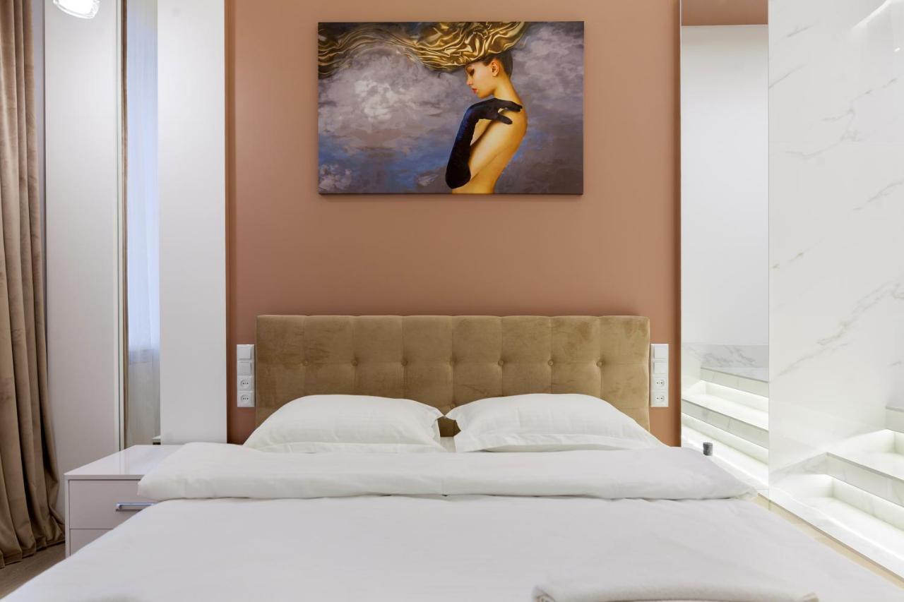 Royal Stylish Apartment In The Old City Лвив Екстериор снимка