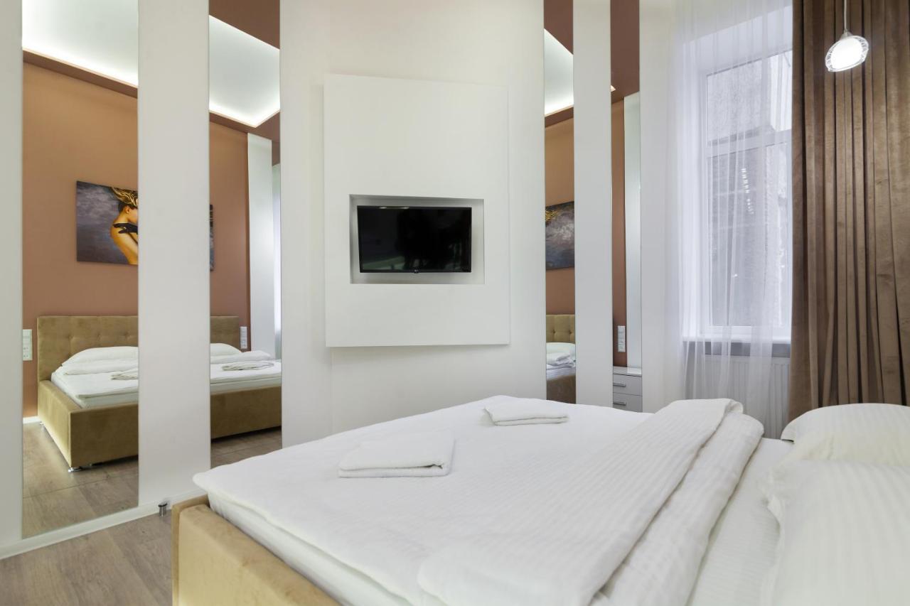 Royal Stylish Apartment In The Old City Лвив Екстериор снимка