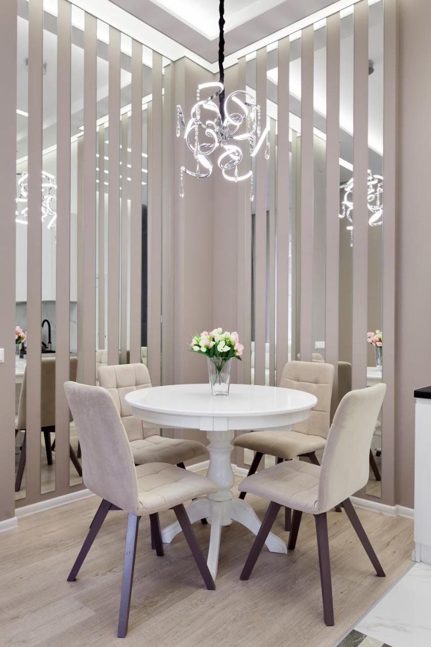 Royal Stylish Apartment In The Old City Лвив Екстериор снимка