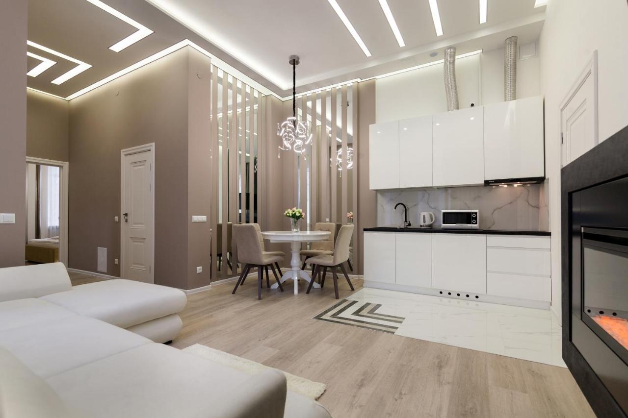 Royal Stylish Apartment In The Old City Лвив Екстериор снимка